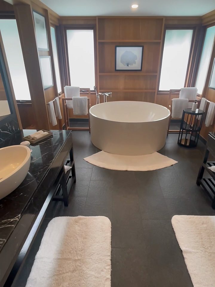 The round freestanding bathtub, from our own footage